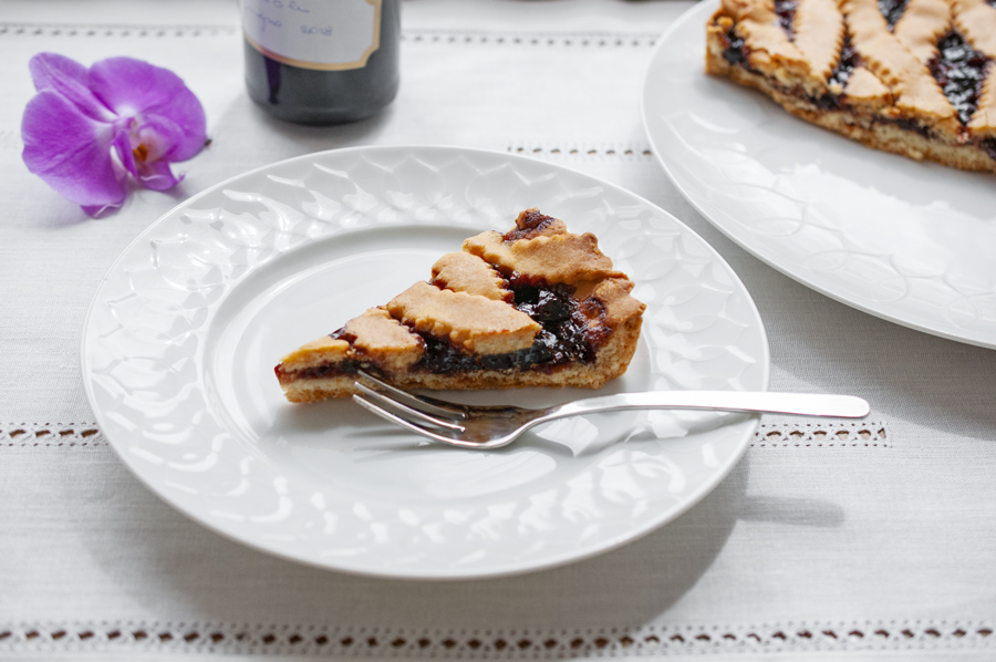 Tart with sour cherries jam