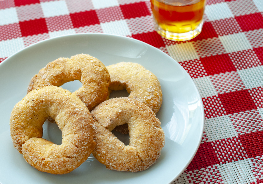 Red wine donut (Ciambelline al vino)