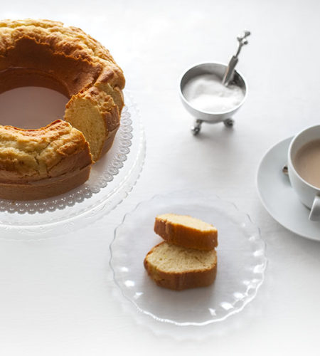 Grandma Violetta’s ring-shaped cake