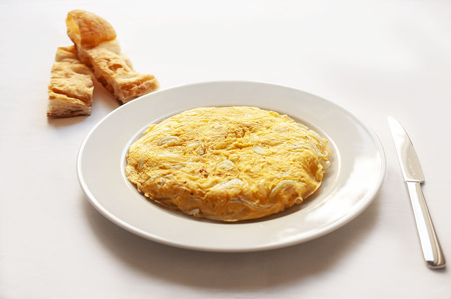 Italian onions omelet: frittata