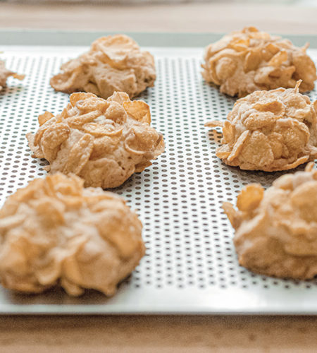 Desert roses: cookies with cornflakes