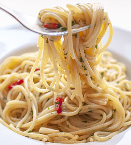 Spaghetti with oil, garlic, and chili pepper: ajo, ojo e peperoncino