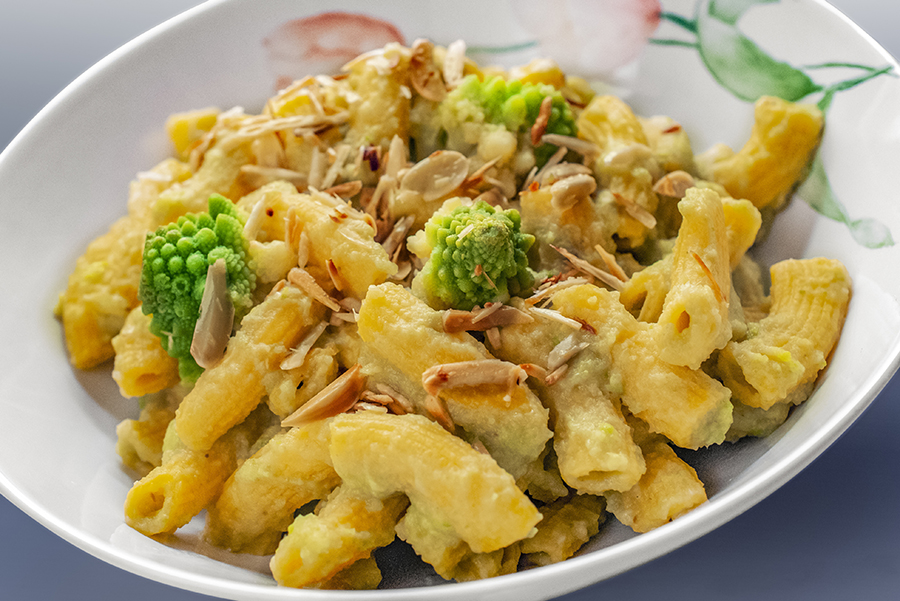 Macaroni with Roman broccoli