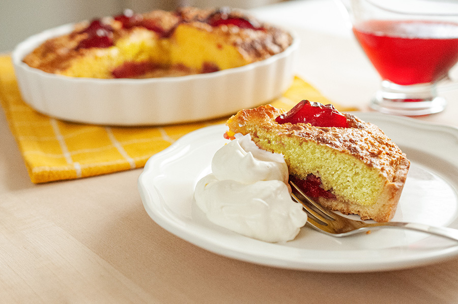 Tart with semi-candied plums and almonds