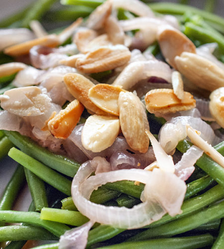 Green bean and red onion salad