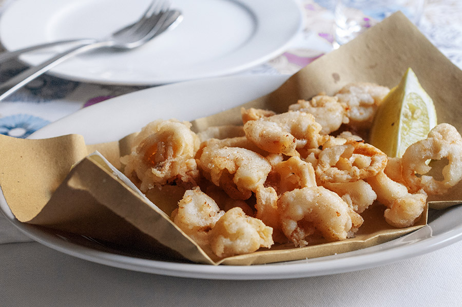 Fried calamari rings and prawns