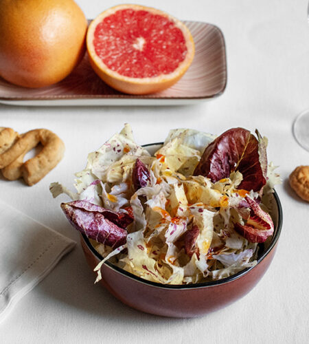 Radicchio salad with pink grapefruit sauce