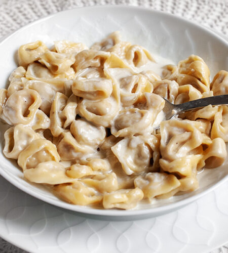 Tortellini with cream