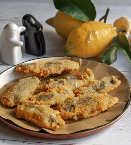 Fried anchovies stuffed with provola cheese